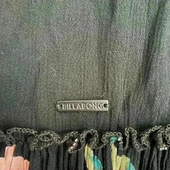 Billabong Floral Dress size small. - Picture 3 of 4